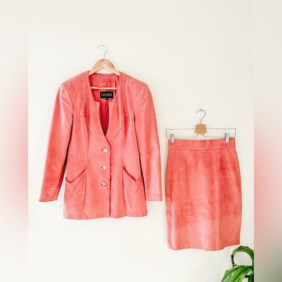 Danier Leather - Suede Jacket & Pencil Skirt Set - Bright Pink - Size 6 - Picture 11 of 15